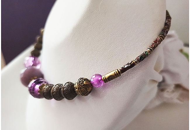 Collier Pâte de Verre Couleur Mauve