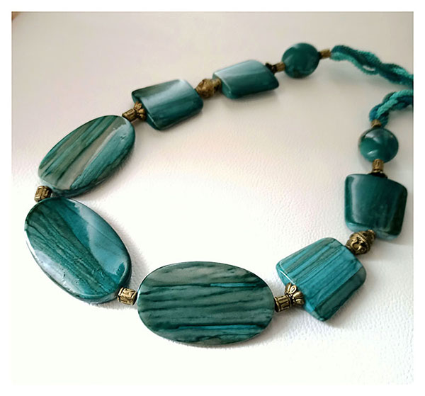 Collier Résine effet Bois Couleur Vert Aqua