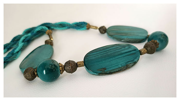 Collier Résine effet Bois Ovale Couleur Vert Aqua