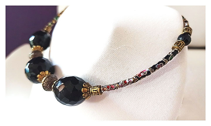 Necklace Glass paste Black color